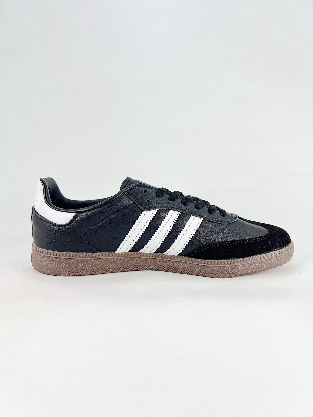Adidas Samba Low Top Casual Sneakers Unisex Black Leather & Suede + White Stripes