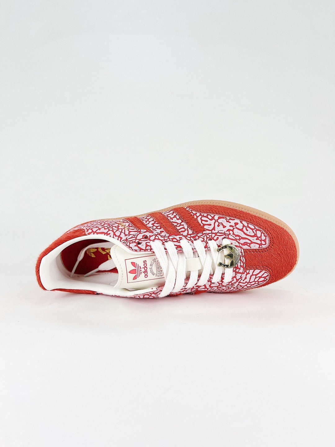 Adidas Samba Low Top Casual Sneakers Unisex ed Fur Upper, White Crackle Print, Red Stripes